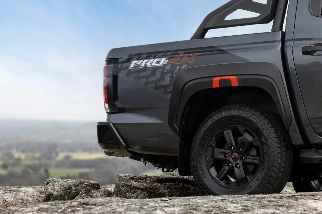 nissan navara d27 australia 5 Motor16