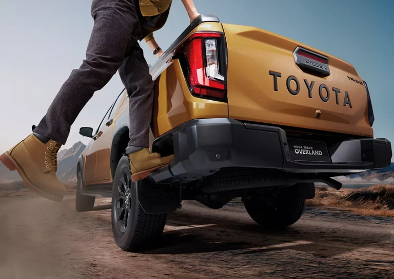 TRANSINSA renueva su flota con cuatro Toyota Hilux 4×4 de rescate para competición