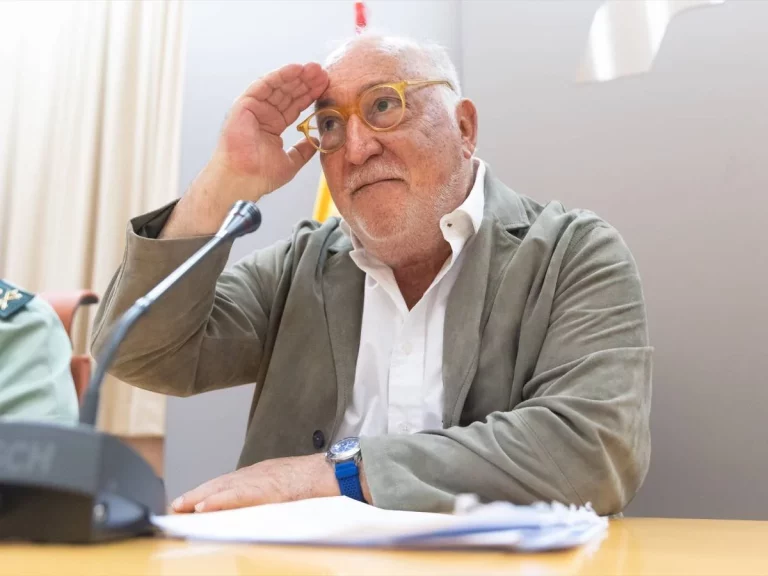 Pere Navarro, director de la DGT: ‘No hay excusas para no llevar la baliza V-16’