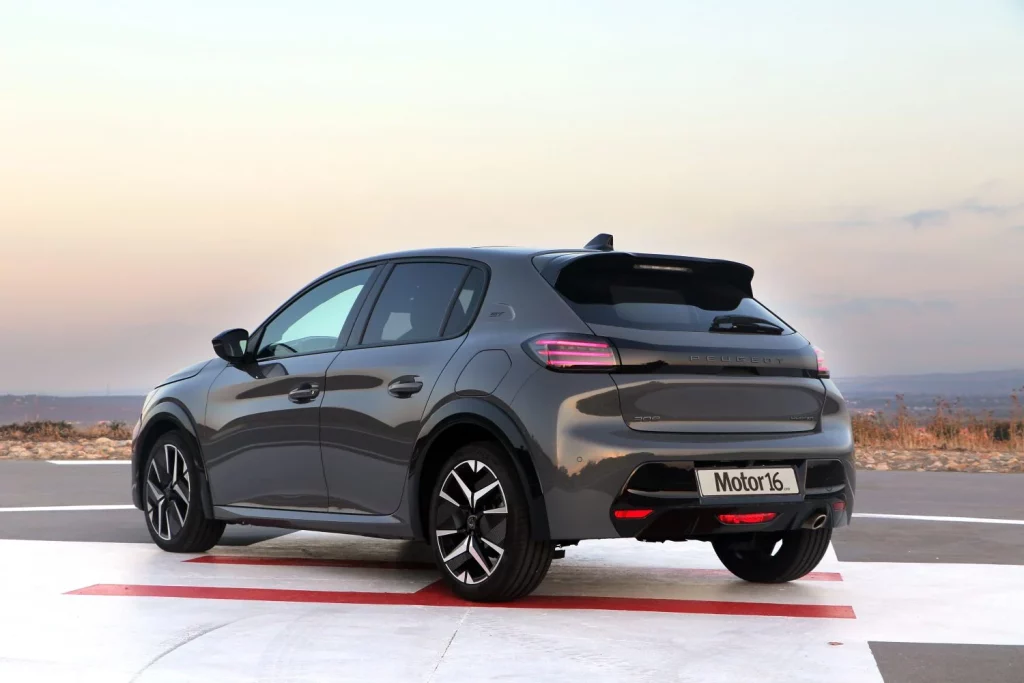 Prueba del Peugeot 208 Hybrid 110 e-DCS6 GT: Ágil y frugal 4 Motor16 Prueba del Peugeot 208 Hybrid 110 e-DCS6 GT: Ágil y frugal