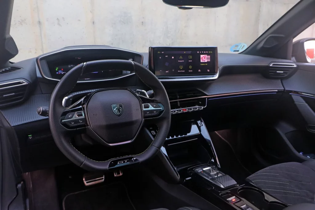 Prueba del Peugeot 208 Hybrid 110 e-DCS6 GT: Ágil y frugal 3 Motor16 Prueba del Peugeot 208 Hybrid 110 e-DCS6 GT: Ágil y frugal