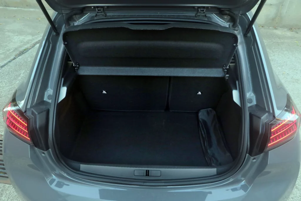 Prueba del Peugeot 208 Hybrid 110 e-DCS6 GT: Ágil y frugal 8 Motor16 Prueba del Peugeot 208 Hybrid 110 e-DCS6 GT: Ágil y frugal