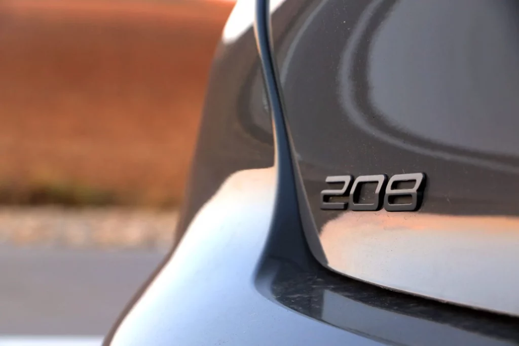 Prueba del Peugeot 208 Hybrid 110 e-DCS6 GT: Ágil y frugal 19 Motor16 prueba peugeot 208 gt hybrid 3 Motor16