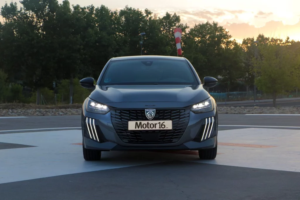 Prueba del Peugeot 208 Hybrid 110 e-DCS6 GT: Ágil y frugal 1 Motor16 prueba peugeot 208 gt hybrid 5 Motor16