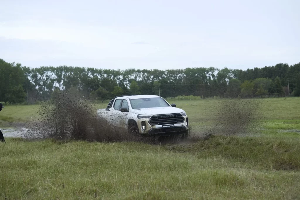 El Ram Dakota revive con ADN chino para venderse en América Latina