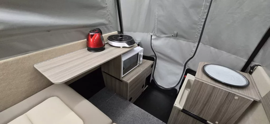 Este Tesla Model 3 remolca una mini-caravana gracias al fallido techo Wheelhome Dashaway eCT 12 Motor16 tesla model 3 camper auto caravana 10 Motor16