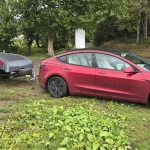 Este Tesla Model 3 remolca una mini-caravana gracias al fallido techo Wheelhome Dashaway eCT