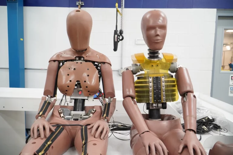 Tras años de espera, las pruebas de choque incluirán simulaciones con un dummy femenino avanzado