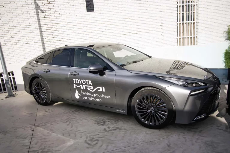 El Toyota Mirai protagoniza la inauguración de la primera hidrolinera del proyecto ACTIVA en España