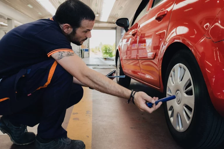 Las ITV te lo advierten: ‘Son el tercer motivo por el que tu coche no supera la ITV y lo tienes que revisar’