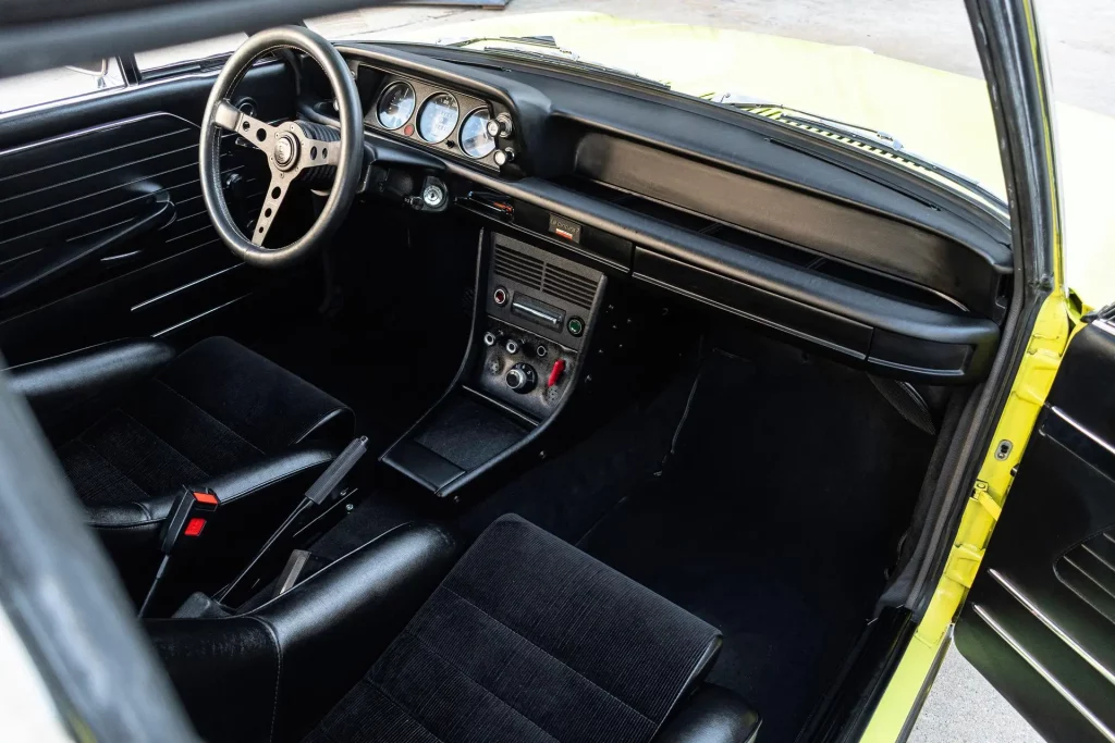 1972 BMW 2002te. BaT. Imagen interior.
