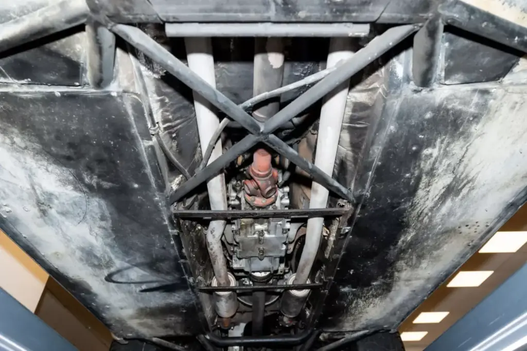 Este abuelo del Lamborghini Urus pasó por Brunéi, trabajó como autobús escolar y se ha vendido por una fortuna 43 Motor16 1986 Lamborghini LM002 Brunei Bat 1 Motor16