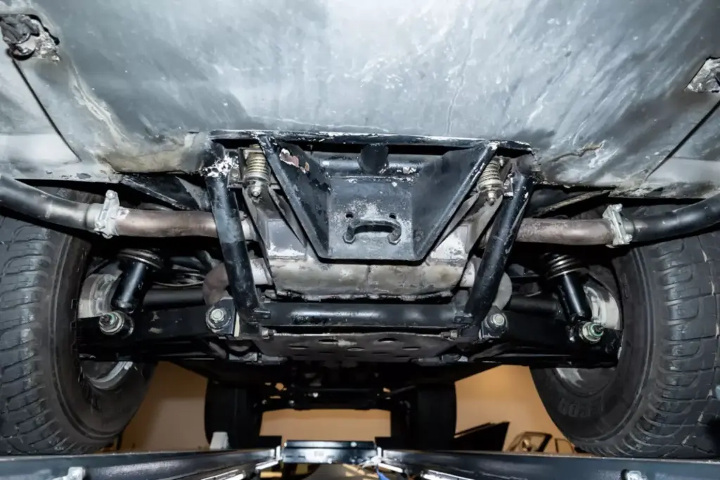 Este abuelo del Lamborghini Urus pasó por Brunéi, trabajó como autobús escolar y se ha vendido por una fortuna 41 Motor16 1986 Lamborghini LM002 Brunei Bat 3 Motor16