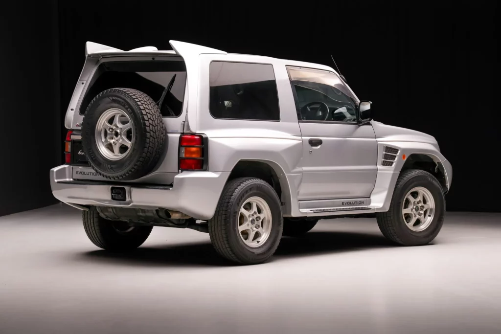 1997 Mitsubishi Pajero Evolution. Imagen estudio.