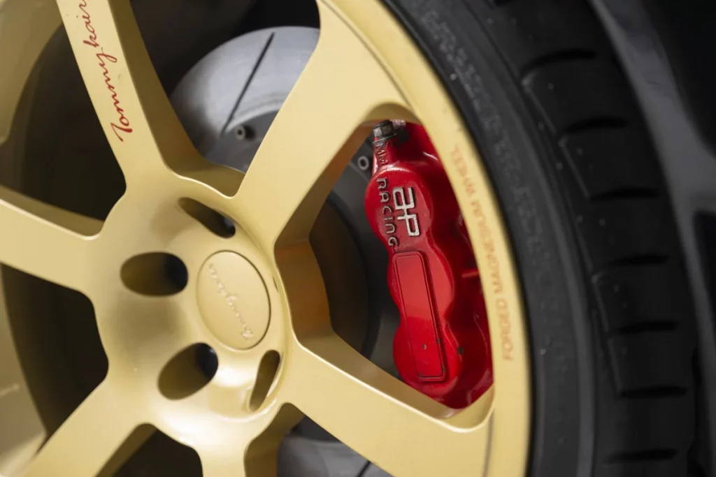 Parece un Nissan GT-R R34 'normal'. Pero es tan especial que costará más de 500.000 euros 13 Motor16 1999 Nissan GT R R34 Tommykaira 13 Motor16