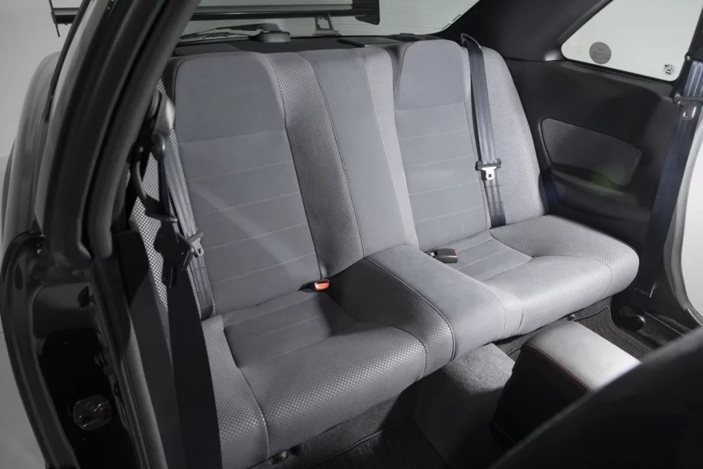 Parece un Nissan GT-R R34 'normal'. Pero es tan especial que costará más de 500.000 euros 19 Motor16 1999 Nissan GT R R34 Tommykaira 24 Motor16