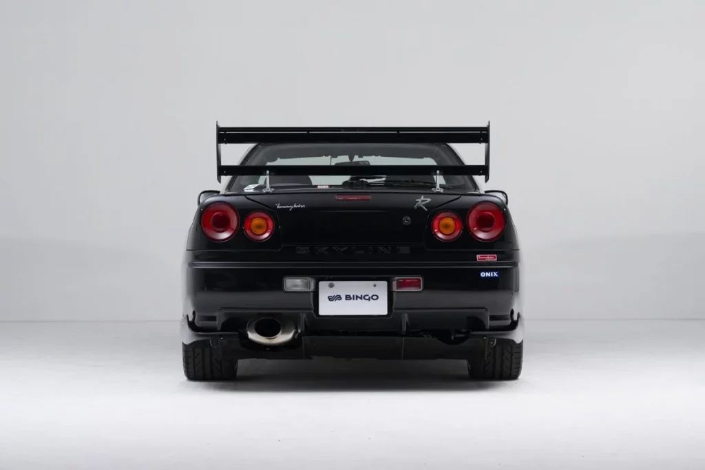 Parece un Nissan GT-R R34 'normal'. Pero es tan especial que costará más de 500.000 euros 8 Motor16 1999 Nissan GT R R34 Tommykaira 3 Motor16