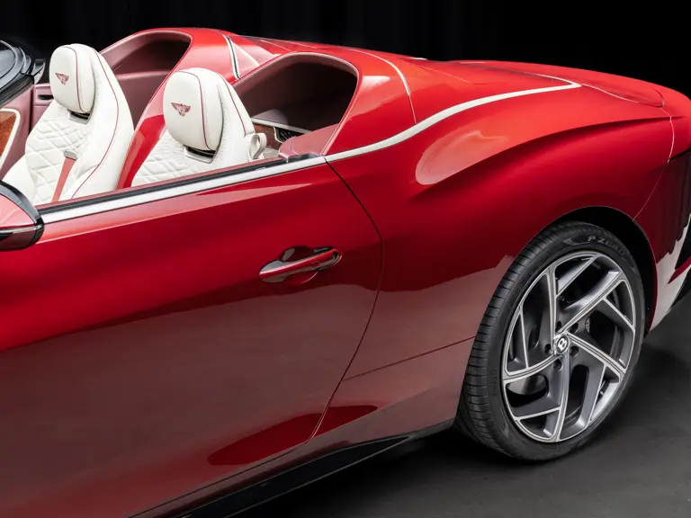 El 'roto' que este Bentley Bacalar subastado por RM Sotheby's le hace a su dueño 18 Motor16 2020 Bentley Bacalar Sothebys 8 Motor16