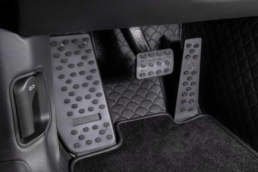 2025 BRABUS 900 Bentley Continental GTC 18 Motor16