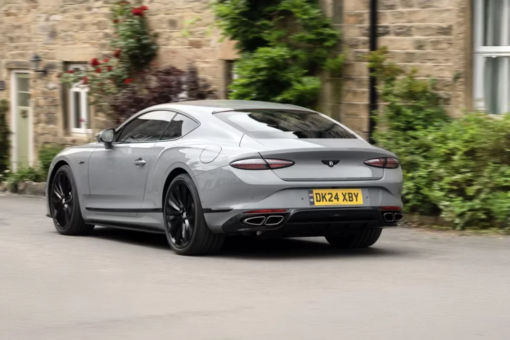 Ya no hay excusas para no inundar de carbono tu Bentley Continental GT. Pídelo a Mulliner 5 Motor16 2025 Bentley Continental GT Carbon Styling 3 Motor16