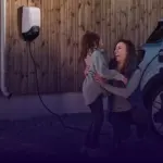 Así soluciona Ford que esos familiares ‘gorrones’ vengan a casa por Navidad a cargar su coche eléctrico