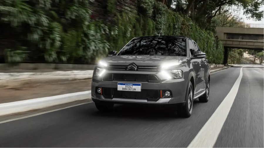 Citroën Basalt: Un C4 X en miniatura acaba de aterrizar en Brasil con precio de low-cost 3 Motor16 2025 Citroën Basalt. Brasil. Imagen movimiento.