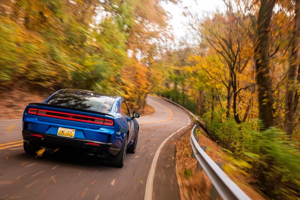 Dodge Charger R/T: El 'muscle car' que cambia las reglas del juego se vende por 43.000 euros 15 Motor16 2025 Dodge Charger R T 10 Motor16