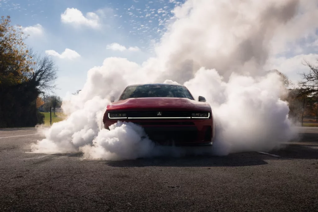 Dodge Charger R/T: El 'muscle car' que cambia las reglas del juego se vende por 43.000 euros 8 Motor16 2025 Dodge Charger R T 2 Motor16