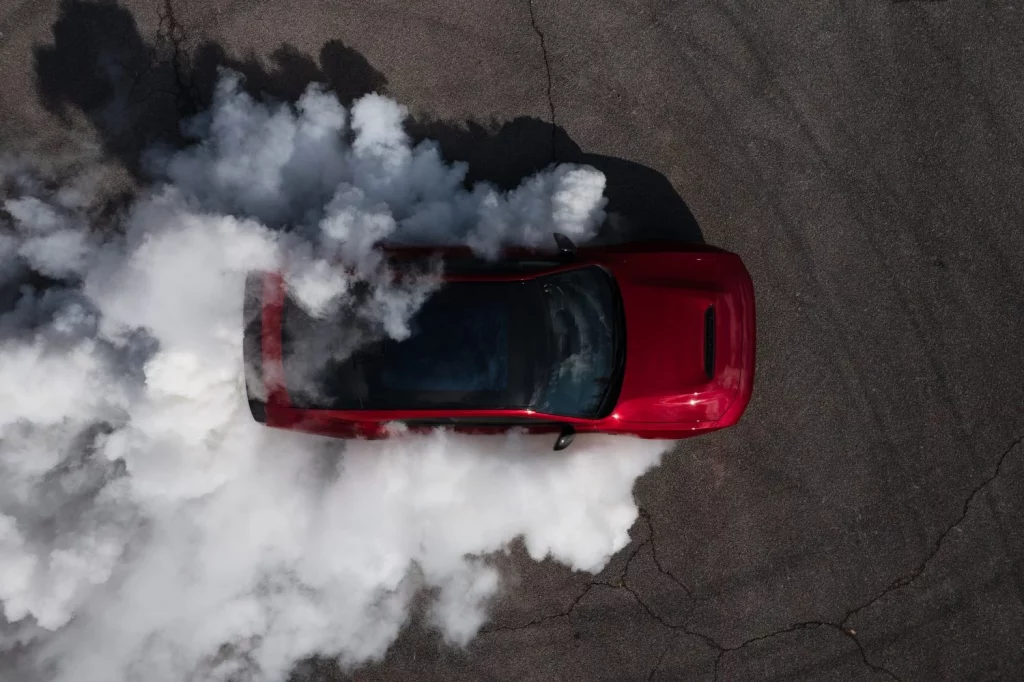 Dodge Charger R/T: El 'muscle car' que cambia las reglas del juego se vende por 43.000 euros 9 Motor16 2025 Dodge Charger R T 3 Motor16