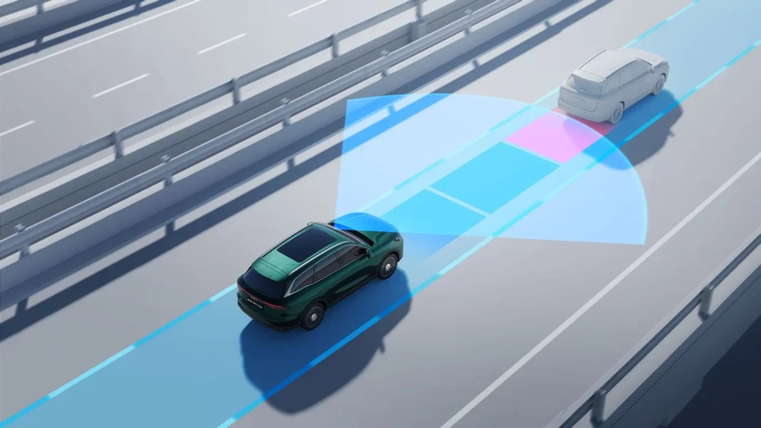 2025 EBRO s900 PHEV 4x4. Imagen.