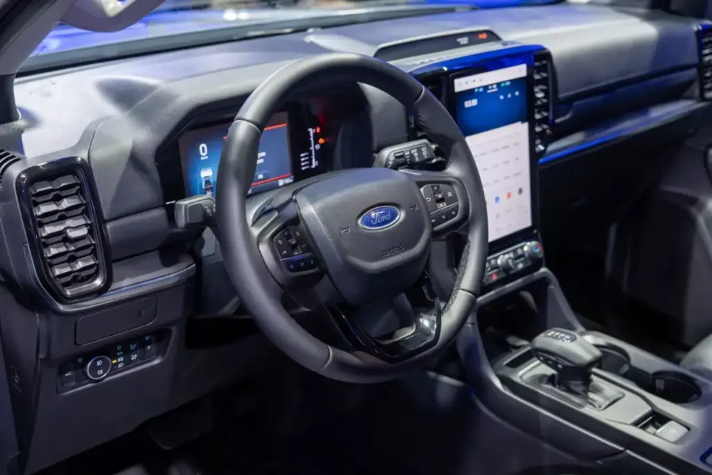 2025 Ford Everest Tremor. Oriente Medio. Imagen interior.