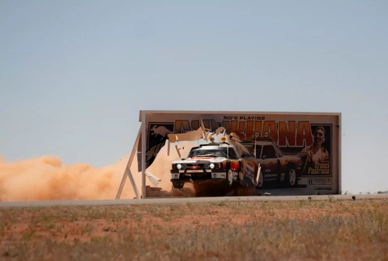 Gymkhana Aussie Shred: Travis Pastrana y su Subaru Brat hacen temblar Australia