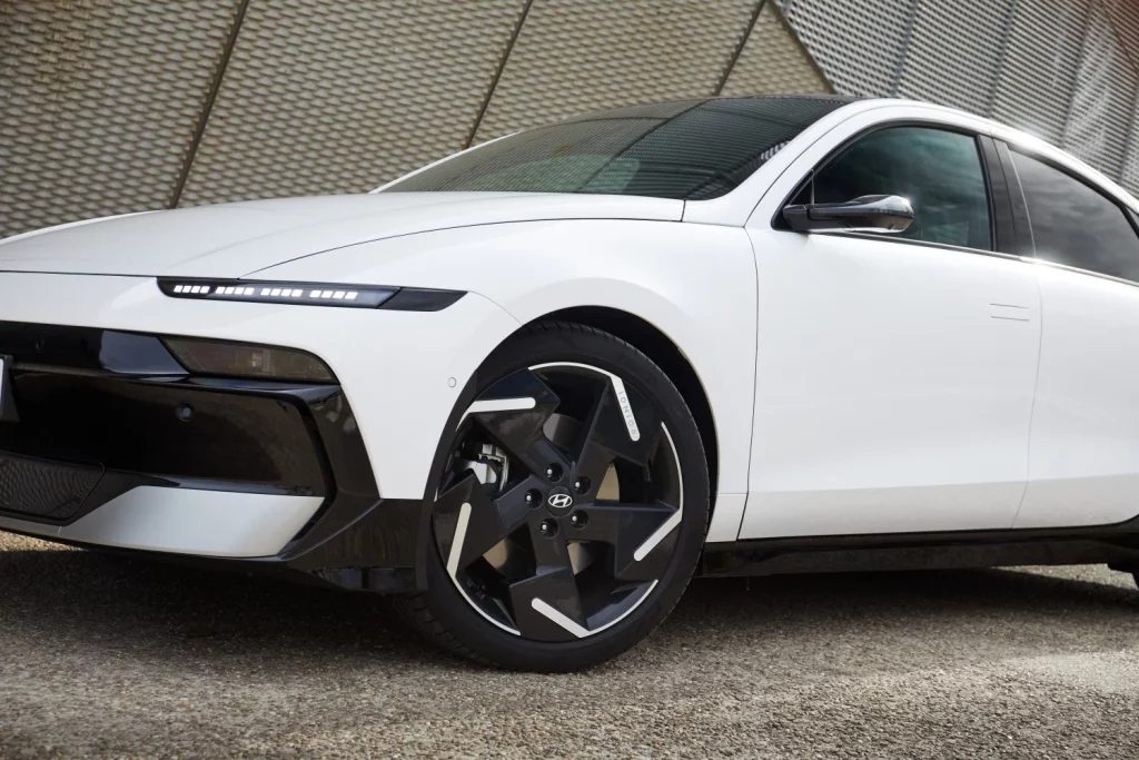 Hyundai IONIQ 6 N Line: Conducimos un eléctrico de los que hacen falta muchos más 5 Motor16 2025 Hyundai IONIQ 6. Imagen llanta.