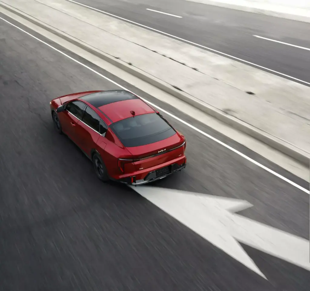 2025 Kia K4 Sedan. USA. Imagen trasera.