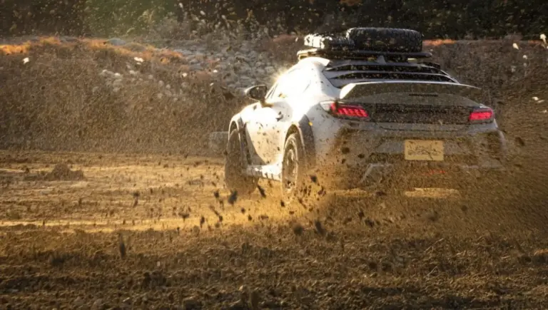 Kuhl se marca la versión ‘low cost’ de los 911 Dakar y Huracán Sterrato sobre los Subaru BRZ y Toyota GR86