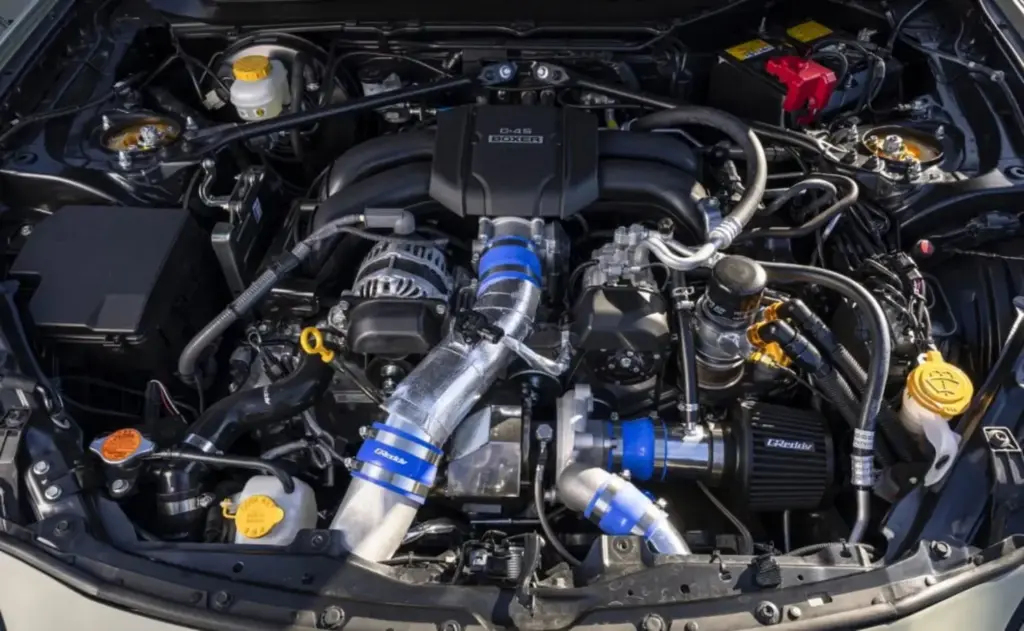 2025 Kuhl Outroad. BRZ y GR86. Imagen motor.