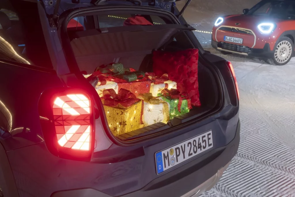 2025 MINI Aceman SE. Imagen maletero.