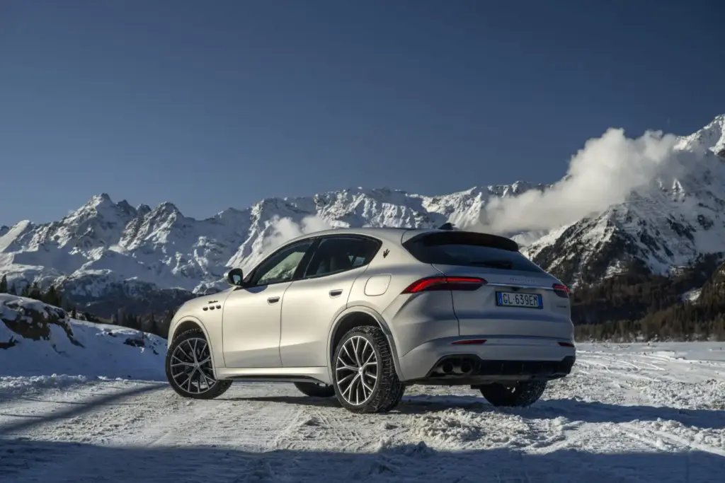 2025 Maserati Winter Experience. Grecale. Imagen trasera.