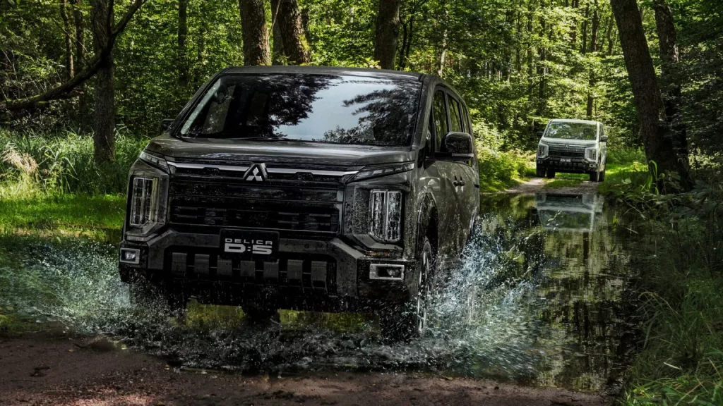 2025 Mitsubishi Delica D:5. Imagen off-road.