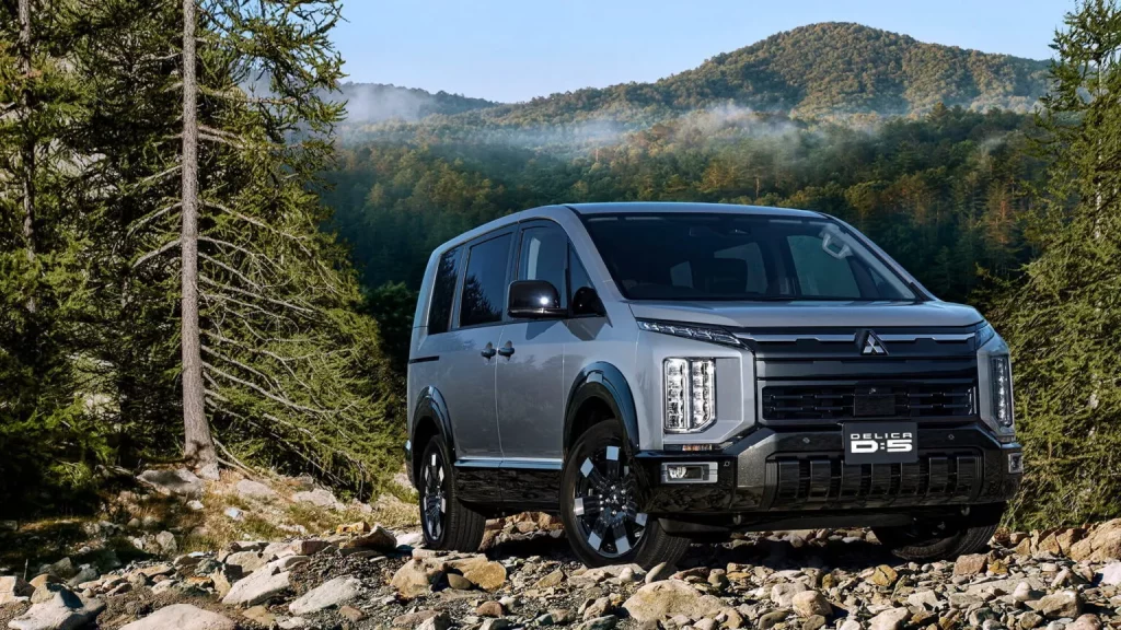 2025 Mitsubishi Delica D5 Japon 17 Motor16