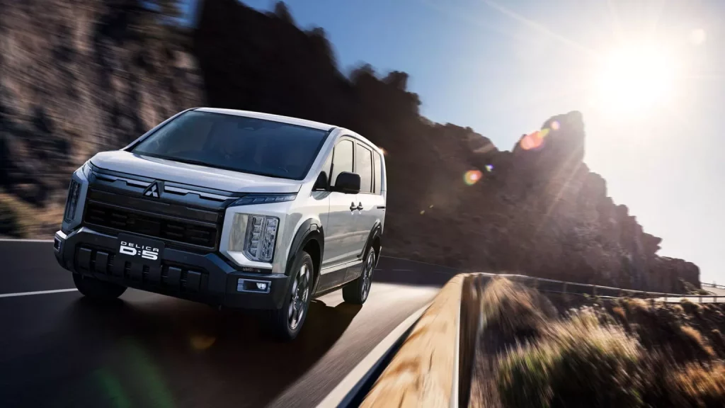 2025 Mitsubishi Delica D:5. Imagen movimiento.
