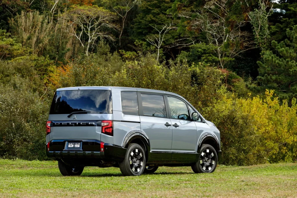 2025 Mitsubishi Delica D5 Japon 2 Motor16