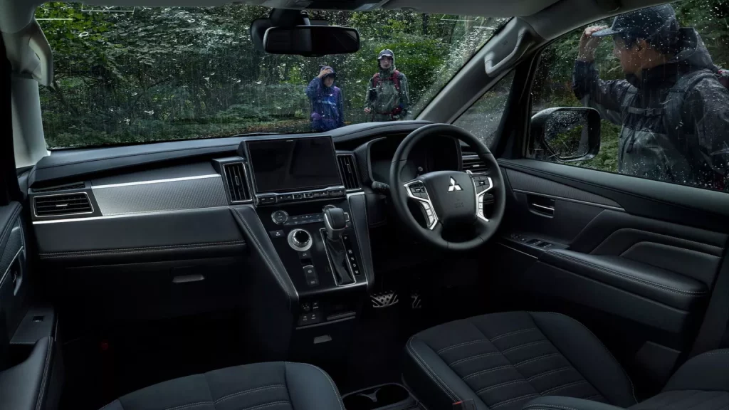 2025 Mitsubishi Delica D5 Japon 23 Motor16