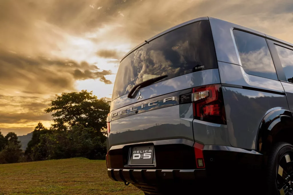 2025 Mitsubishi Delica D5 Japon 4 Motor16