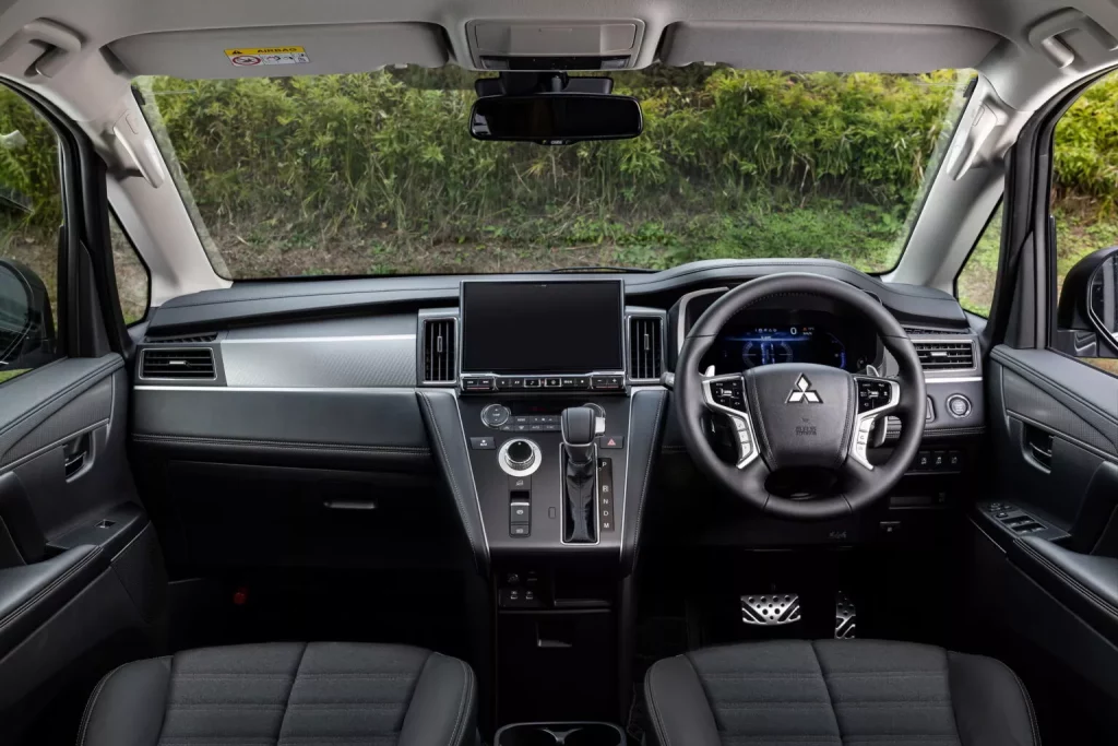 2025 Mitsubishi Delica D5 Japon 5 Motor16