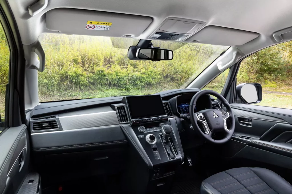 2025 Mitsubishi Delica D5 Japon 6 Motor16