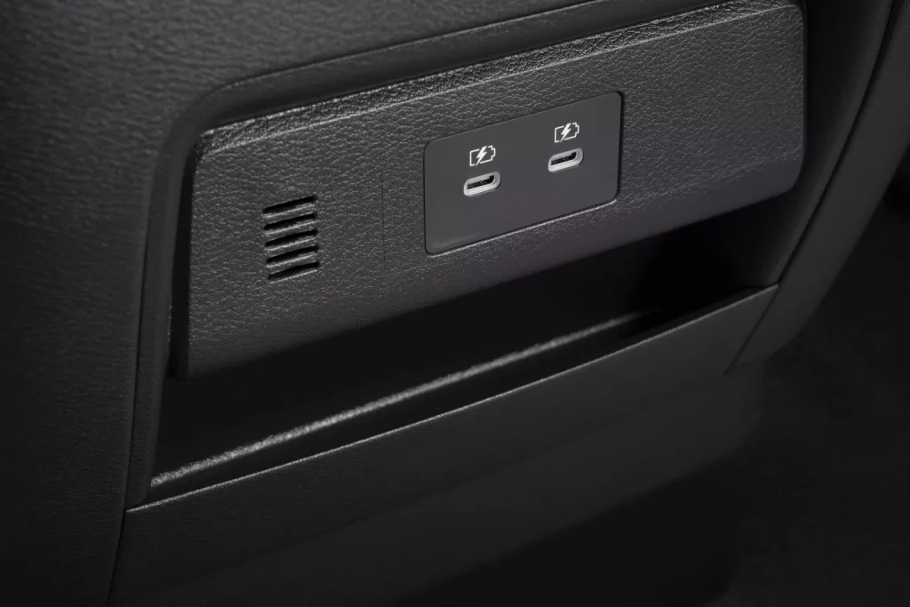 Serena: El sucesor del legendario Nissan Vanette aún sigue con vida en Japón 39 Motor16 2025 Nissan Serena Japon 27 Motor16