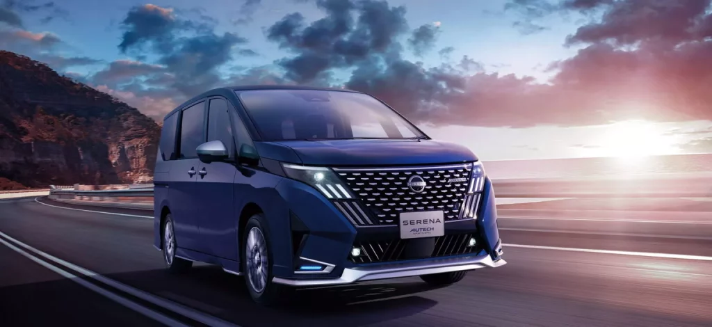 Serena: El sucesor del legendario Nissan Vanette aún sigue con vida en Japón 4 Motor16 2025 Nissan Serena Japón. Imagen movimiento.