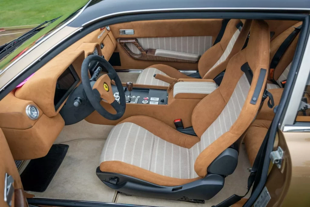 2025 Ferrari 412 OMD Restomod. Imagen interior.