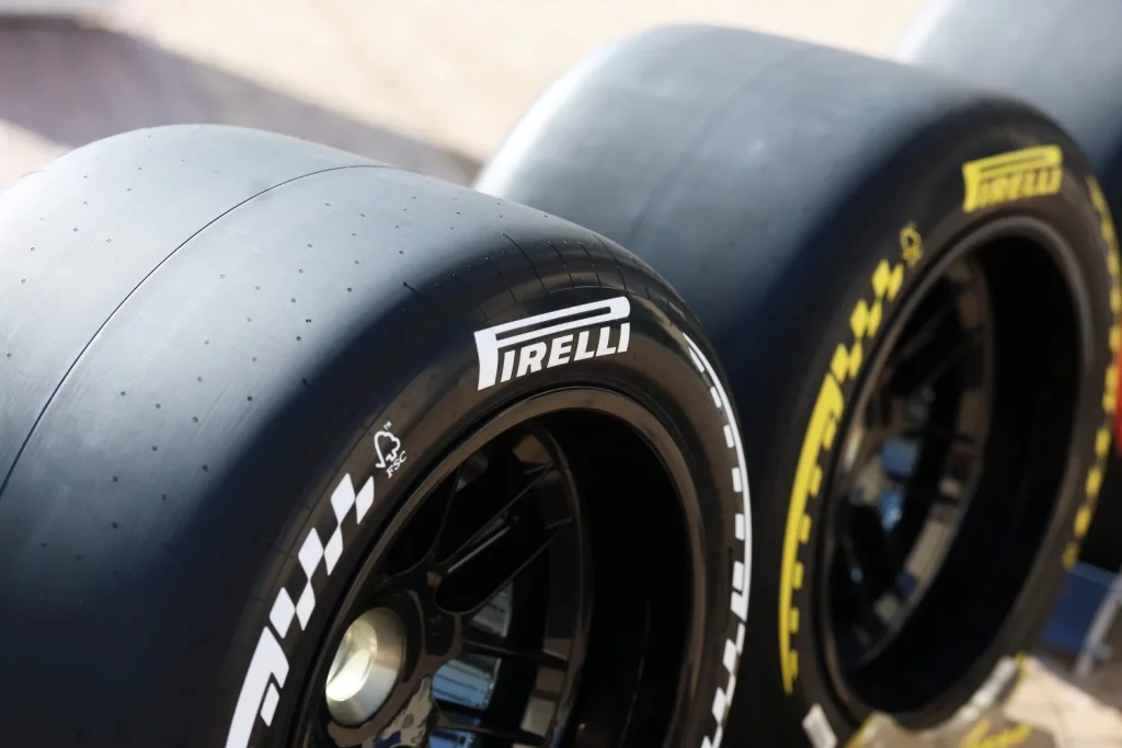 Pirelli desvela los 'zapatos' que usarán los Fórmula 1 de Norris, Verstappen, Alonso... 4 Motor16 2025 Pirelli Neumaticos Formula 1 1 Motor16